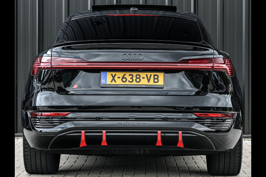 Audi Q8 Sportback e-tron S quattro SQ8 115 kWh /503PK | NL-Auto | 1ste Eigenaar | Panoramadak | B&O | HUD | 360 Camera | Carbon Interieur | Adaptive Cruise | Stoelverwarming V+A | Luchtvering | Stuurverwarming | Memory Seats | Ambiance Interieur |