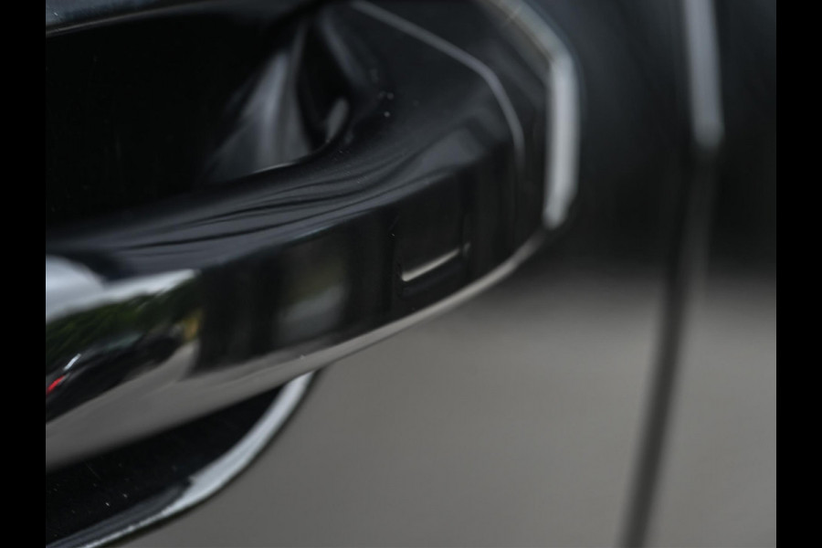 Audi Q8 Sportback e-tron S quattro SQ8 115 kWh /503PK | NL-Auto | 1ste Eigenaar | Panoramadak | B&O | HUD | 360 Camera | Carbon Interieur | Adaptive Cruise | Stoelverwarming V+A | Luchtvering | Stuurverwarming | Memory Seats | Ambiance Interieur |