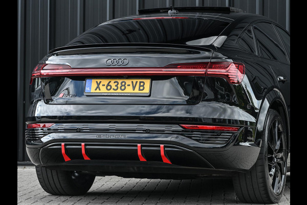 Audi Q8 Sportback e-tron S quattro SQ8 115 kWh /503PK | NL-Auto | 1ste Eigenaar | Panoramadak | B&O | HUD | 360 Camera | Carbon Interieur | Adaptive Cruise | Stoelverwarming V+A | Luchtvering | Stuurverwarming | Memory Seats | Ambiance Interieur |
