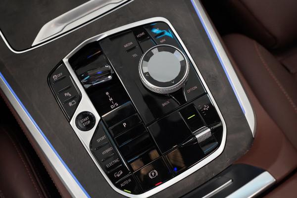 BMW X5 xDrive50e Launch Edition Panoramadak Leder M-Sport Pro Trekhaak Head-Up