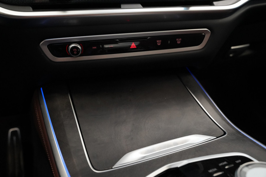 BMW X5 xDrive50e Launch Edition Panoramadak Leder M-Sport Pro Trekhaak Head-Up