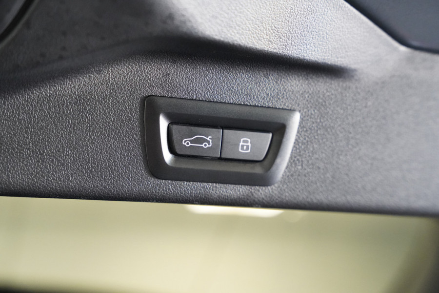 BMW X5 xDrive50e Launch Edition Panoramadak Leder M-Sport Pro Trekhaak Head-Up
