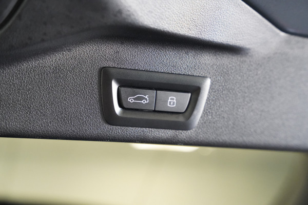 BMW X5 xDrive50e Launch Edition Panoramadak Leder M-Sport Pro Trekhaak Head-Up
