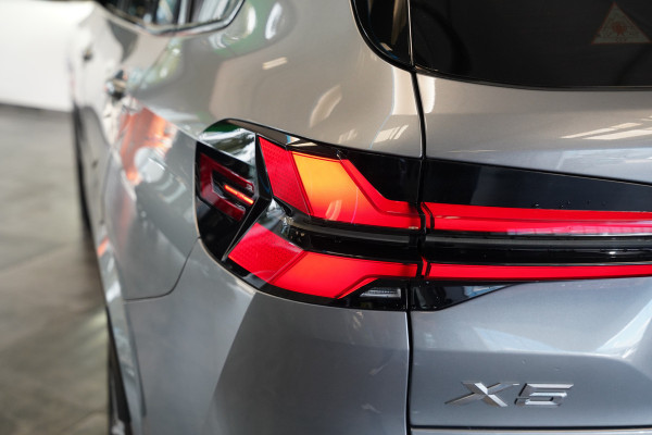 BMW X5 xDrive50e Launch Edition Panoramadak Leder M-Sport Pro Trekhaak Head-Up