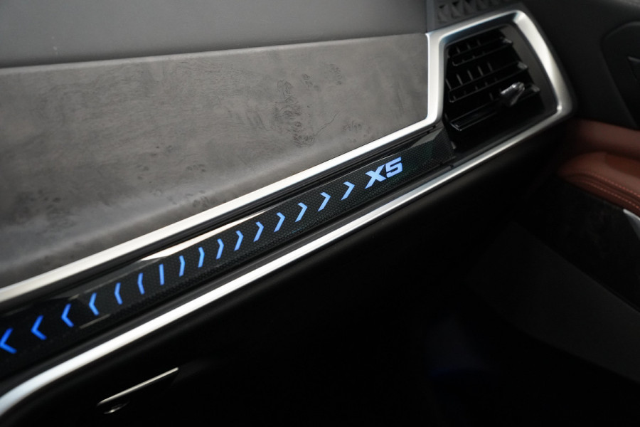 BMW X5 xDrive50e Launch Edition Panoramadak Leder M-Sport Pro Trekhaak Head-Up