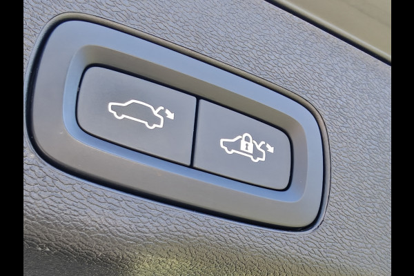 Volvo XC60 T6 350PK Plug-in hybrid AWD Plus Black Edition | Trekhaak | BLIS | ACC | PDC V+A | Camera Achter | Elektr. Stoelen | Carplay