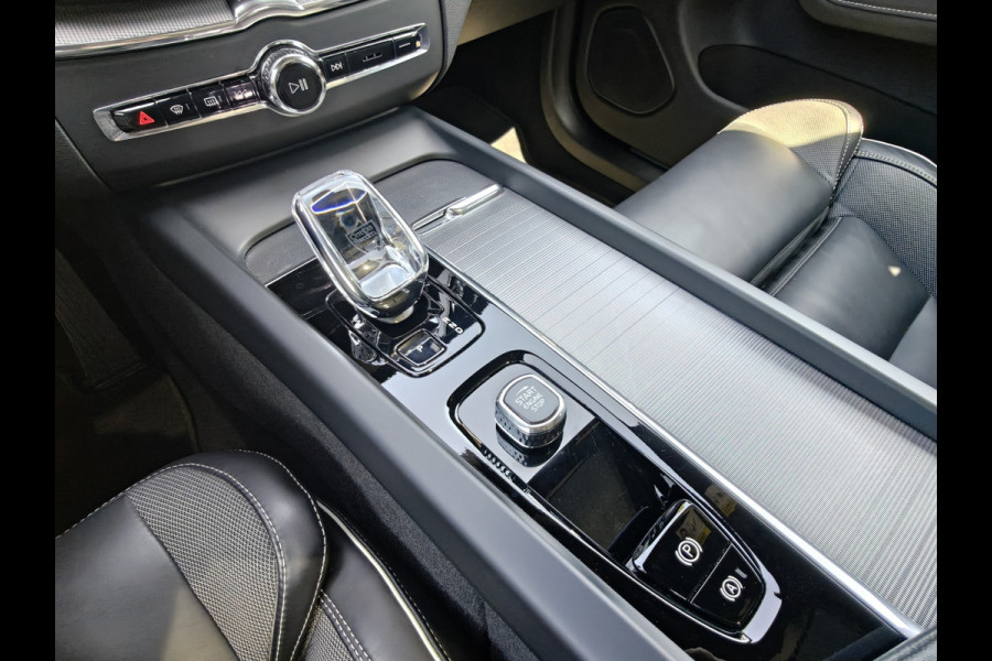 Volvo XC60 T6 350PK Plug-in hybrid AWD Plus Black Edition | Trekhaak | BLIS | ACC | PDC V+A | Camera Achter | Elektr. Stoelen | Carplay