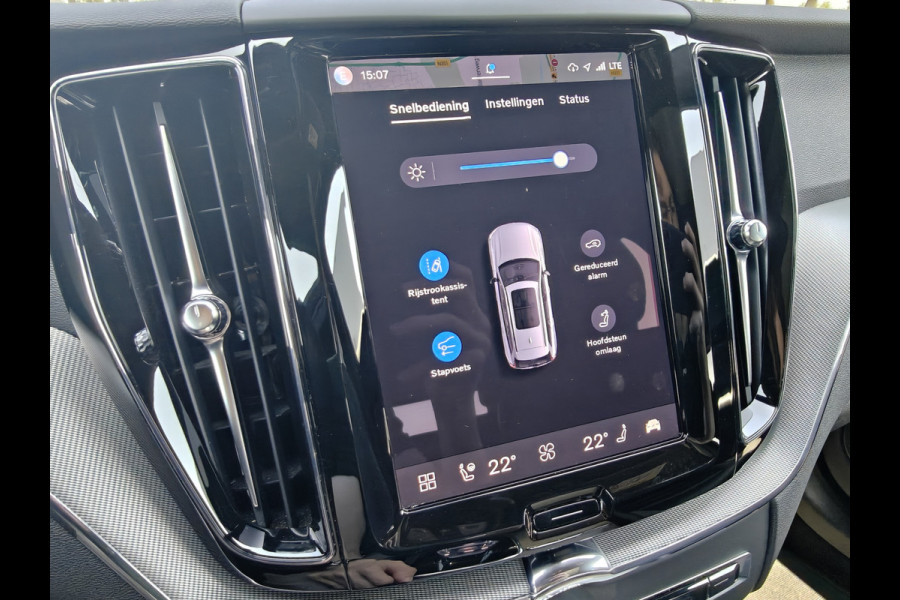 Volvo XC60 T6 350PK Plug-in hybrid AWD Plus Black Edition | Trekhaak | BLIS | ACC | PDC V+A | Camera Achter | Elektr. Stoelen | Carplay