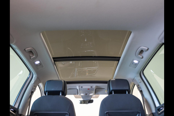 Volkswagen Tiguan 1.5 TSI ACT R-Line Highline / 150pk / Panorama dak / Trekhaak / NAP / Stoelverwarming / Voorruit verwarming /