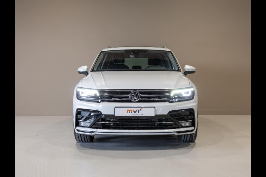 Volkswagen Tiguan 1.5 TSI ACT R-Line Highline / 150pk / Panorama dak / Trekhaak / NAP / Stoelverwarming / Voorruit verwarming /