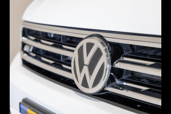 Volkswagen Tiguan 1.5 TSI ACT R-Line Highline / 150pk / Panorama dak / Trekhaak / NAP / Stoelverwarming / Voorruit verwarming /