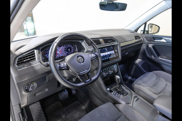 Volkswagen Tiguan 1.5 TSI ACT R-Line Highline / 150pk / Panorama dak / Trekhaak / NAP / Stoelverwarming / Voorruit verwarming /