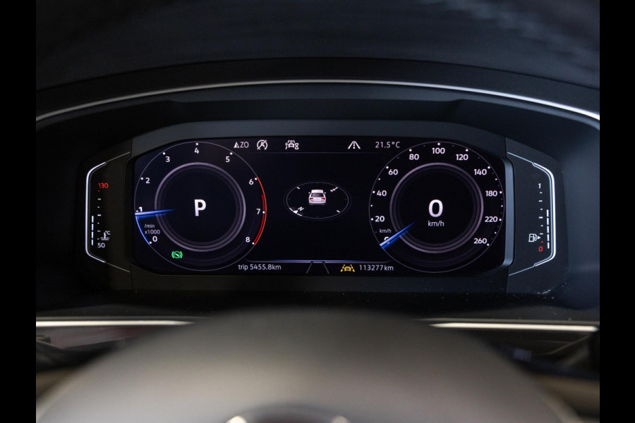 Volkswagen Tiguan 1.5 TSI ACT R-Line Highline / 150pk / Panorama dak / Trekhaak / NAP / Stoelverwarming / Voorruit verwarming /