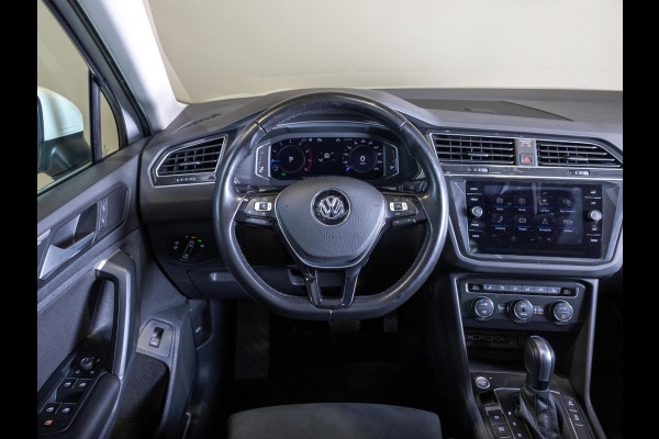 Volkswagen Tiguan 1.5 TSI ACT R-Line Highline / 150pk / Panorama dak / Trekhaak / NAP / Stoelverwarming / Voorruit verwarming /