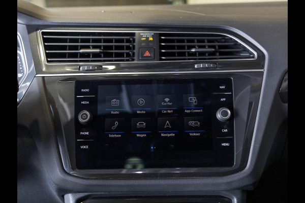 Volkswagen Tiguan 1.5 TSI ACT R-Line Highline / 150pk / Panorama dak / Trekhaak / NAP / Stoelverwarming / Voorruit verwarming /