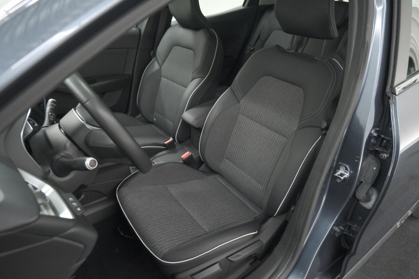Renault Clio 1.0 TCe Intens | Trekhaak | Parkeersensoren | Climate Control | Apple Carplay