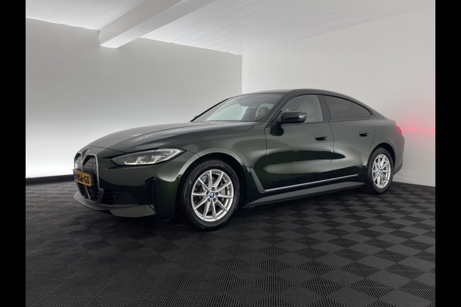 BMW i4 eDrive40 84 kWh [3-Fase] (INCL.BTW) *LEATHER | FULL-LED | ADAPTIVE-CRUISE | HEATED-SPORTSEATS | WIDESCREEN-DIGI-COCKPIT | CAMERA | DAB+ | PRIVACY-GLASS | NAVI-FULLMAP | ECC | PDC | 17''ALU | TOWBAR*
