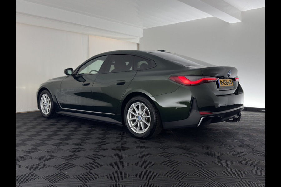 BMW i4 eDrive40 84 kWh [3-Fase] (INCL.BTW) *LEATHER | FULL-LED | ADAPTIVE-CRUISE | HEATED-SPORTSEATS | WIDESCREEN-DIGI-COCKPIT | CAMERA | DAB+ | PRIVACY-GLASS | NAVI-FULLMAP | ECC | PDC | 17''ALU | TOWBAR*