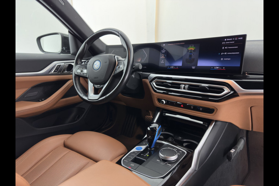 BMW i4 eDrive40 84 kWh [3-Fase] (INCL.BTW) *LEATHER | FULL-LED | ADAPTIVE-CRUISE | HEATED-SPORTSEATS | WIDESCREEN-DIGI-COCKPIT | CAMERA | DAB+ | PRIVACY-GLASS | NAVI-FULLMAP | ECC | PDC | 17''ALU | TOWBAR*