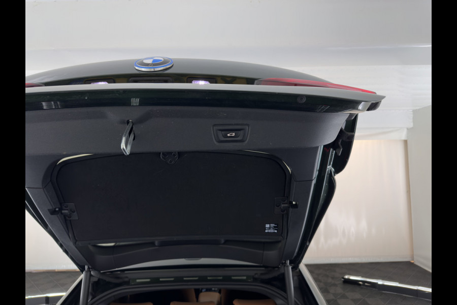 BMW i4 eDrive40 84 kWh [3-Fase] (INCL.BTW) *LEATHER | FULL-LED | ADAPTIVE-CRUISE | HEATED-SPORTSEATS | WIDESCREEN-DIGI-COCKPIT | CAMERA | DAB+ | PRIVACY-GLASS | NAVI-FULLMAP | ECC | PDC | 17''ALU | TOWBAR*