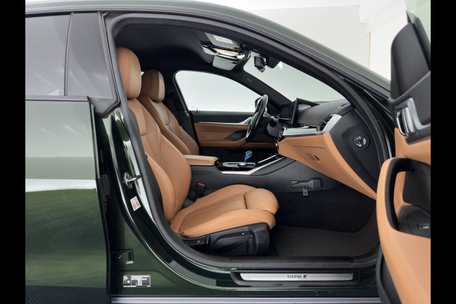 BMW i4 eDrive40 84 kWh [3-Fase] (INCL.BTW) *LEATHER | FULL-LED | ADAPTIVE-CRUISE | HEATED-SPORTSEATS | WIDESCREEN-DIGI-COCKPIT | CAMERA | DAB+ | PRIVACY-GLASS | NAVI-FULLMAP | ECC | PDC | 17''ALU | TOWBAR*