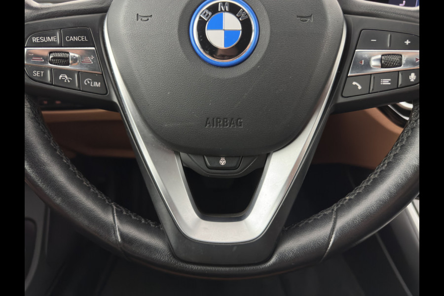 BMW i4 eDrive40 84 kWh [3-Fase] (INCL.BTW) *LEATHER | FULL-LED | ADAPTIVE-CRUISE | HEATED-SPORTSEATS | WIDESCREEN-DIGI-COCKPIT | CAMERA | DAB+ | PRIVACY-GLASS | NAVI-FULLMAP | ECC | PDC | 17''ALU | TOWBAR*