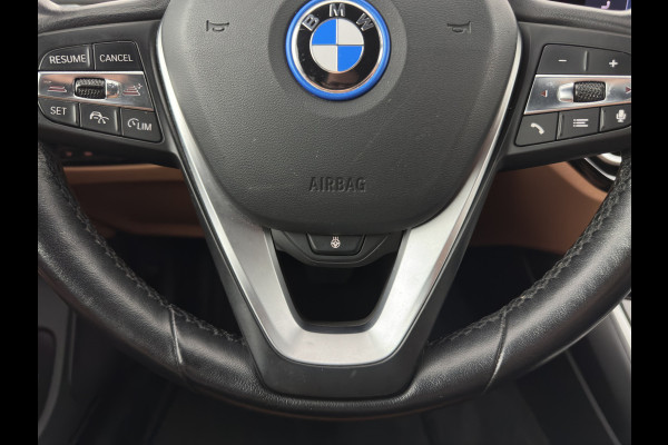 BMW i4 eDrive40 84 kWh [3-Fase] (INCL.BTW) *LEATHER | FULL-LED | ADAPTIVE-CRUISE | HEATED-SPORTSEATS | WIDESCREEN-DIGI-COCKPIT | CAMERA | DAB+ | PRIVACY-GLASS | NAVI-FULLMAP | ECC | PDC | 17''ALU | TOWBAR*