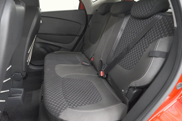 Renault Captur TCe 120 Intens | Trekhaak | Navigatie | Camera | Dodehoek Detectie