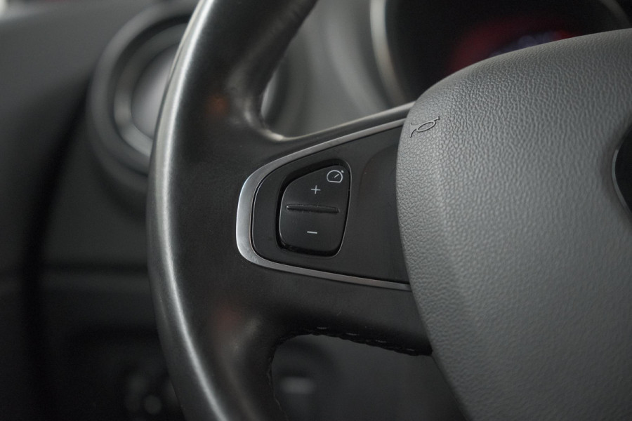Renault Captur TCe 120 Intens | Trekhaak | Navigatie | Camera | Dodehoek Detectie