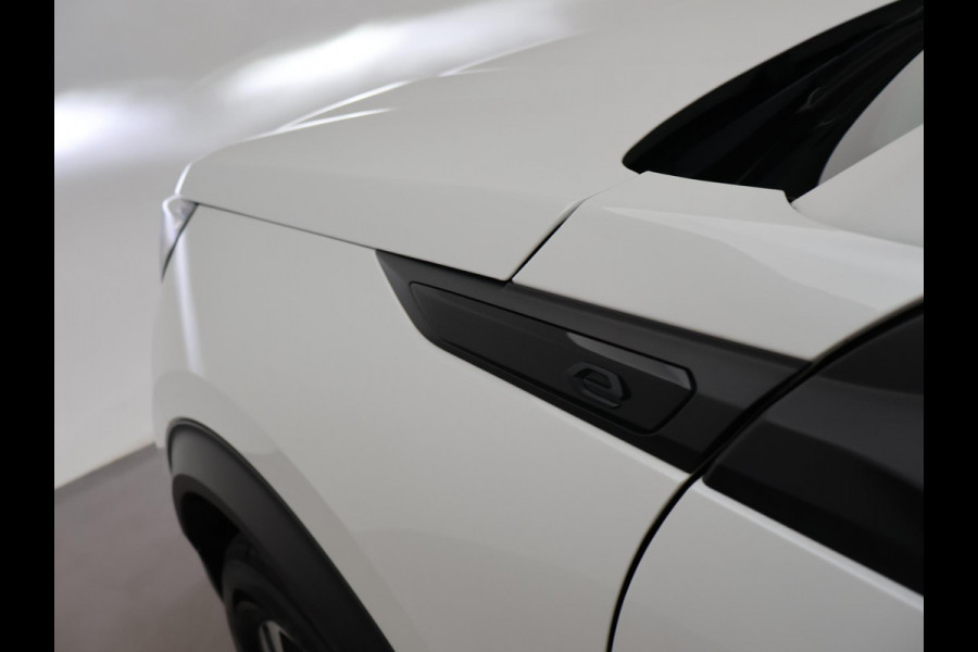 Peugeot e-2008 EV ALLURE 50 kWh + CAMERA | LED | PRIVACY | APPLE CARPLAY | ANDROID AUTO
