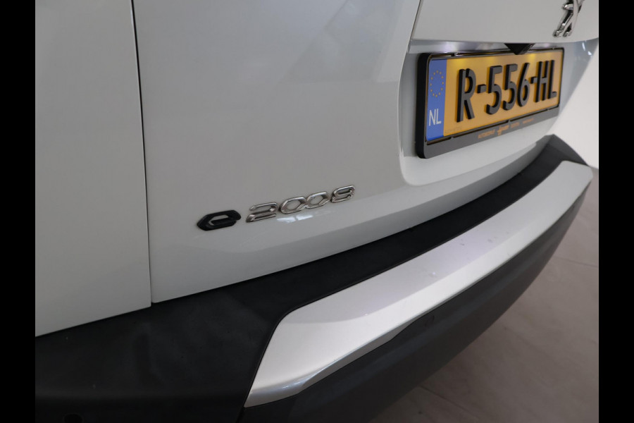 Peugeot e-2008 EV ALLURE 50 kWh + CAMERA | LED | PRIVACY | APPLE CARPLAY | ANDROID AUTO