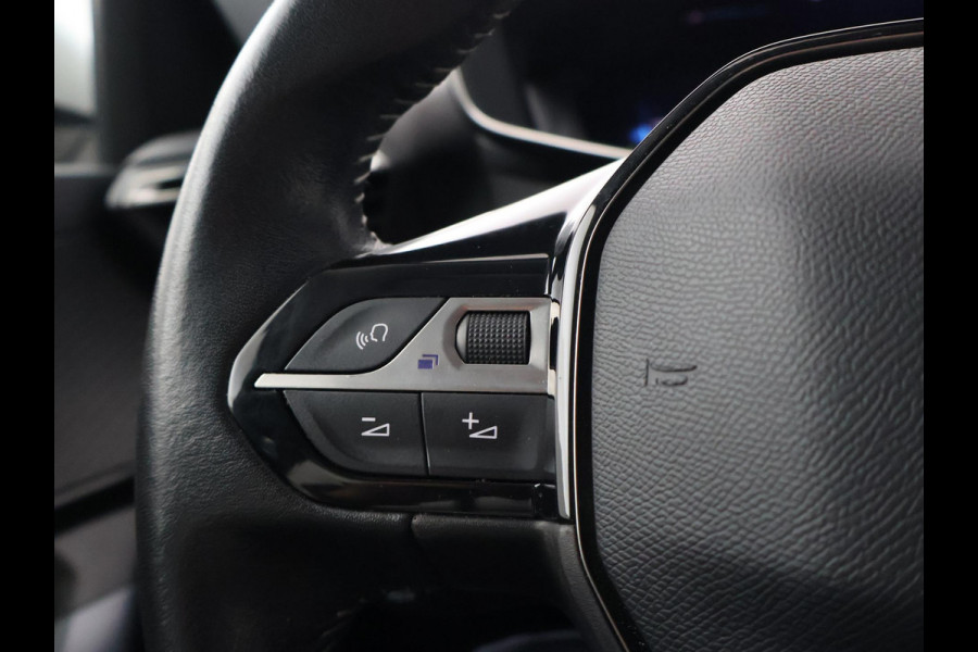 Peugeot e-2008 EV ALLURE 50 kWh + CAMERA | LED | PRIVACY | APPLE CARPLAY | ANDROID AUTO
