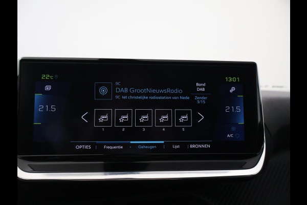 Peugeot e-2008 EV ALLURE 50 kWh + CAMERA | LED | PRIVACY | APPLE CARPLAY | ANDROID AUTO
