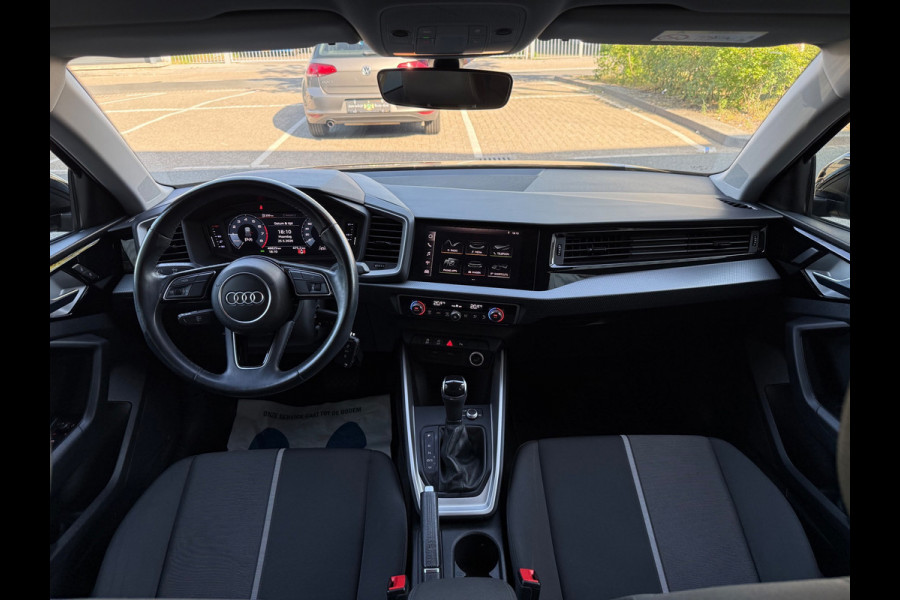 Audi A1 SPORTBACK 30 TFSI ECC/PDC V&A/LMV-17/Apple CarPlay