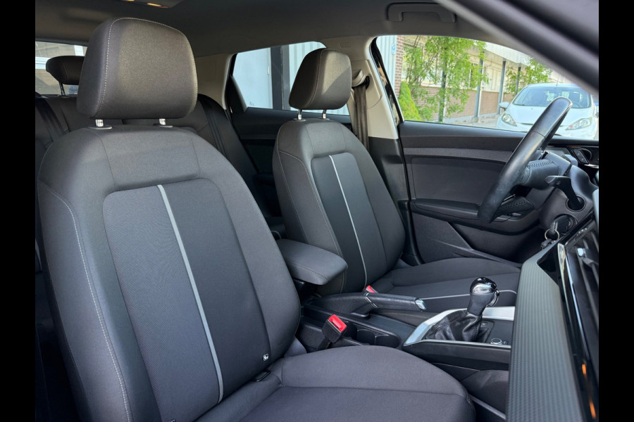 Audi A1 SPORTBACK 30 TFSI ECC/PDC V&A/LMV-17/Apple CarPlay