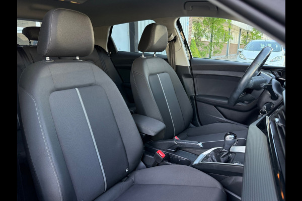Audi A1 SPORTBACK 30 TFSI ECC/PDC V&A/LMV-17/Apple CarPlay