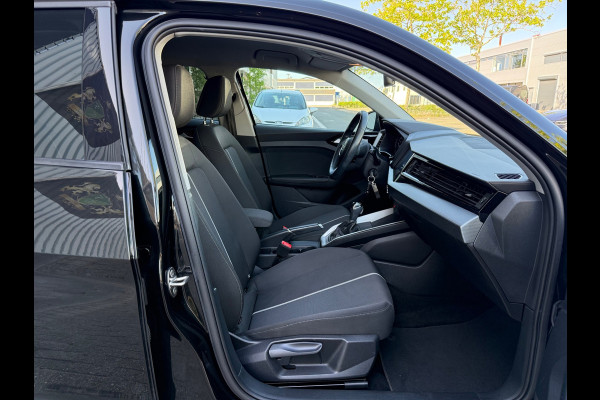 Audi A1 SPORTBACK 30 TFSI ECC/PDC V&A/LMV-17/Apple CarPlay