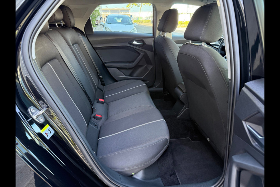 Audi A1 SPORTBACK 30 TFSI ECC/PDC V&A/LMV-17/Apple CarPlay