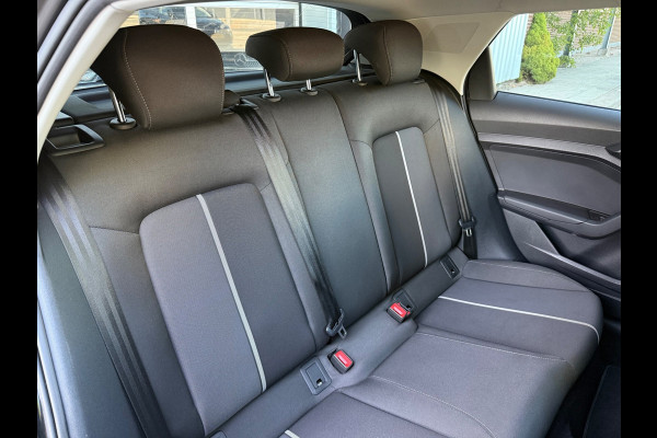 Audi A1 SPORTBACK 30 TFSI ECC/PDC V&A/LMV-17/Apple CarPlay