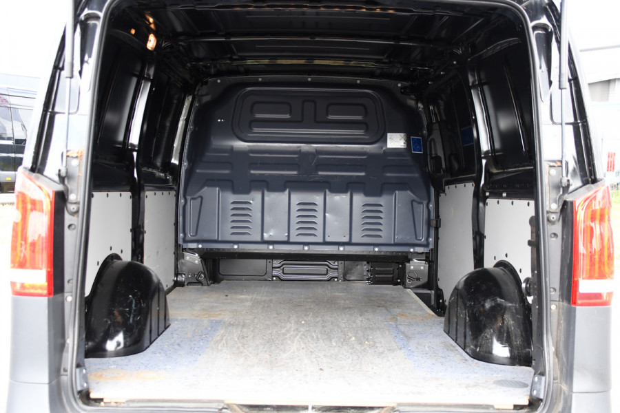 Mercedes-Benz Vito 116 CDI L2 Black Edition Cruise, Carplay, LED, 164pk, Sensoren, Multimedia, Automaat, NAVI, Uniek!