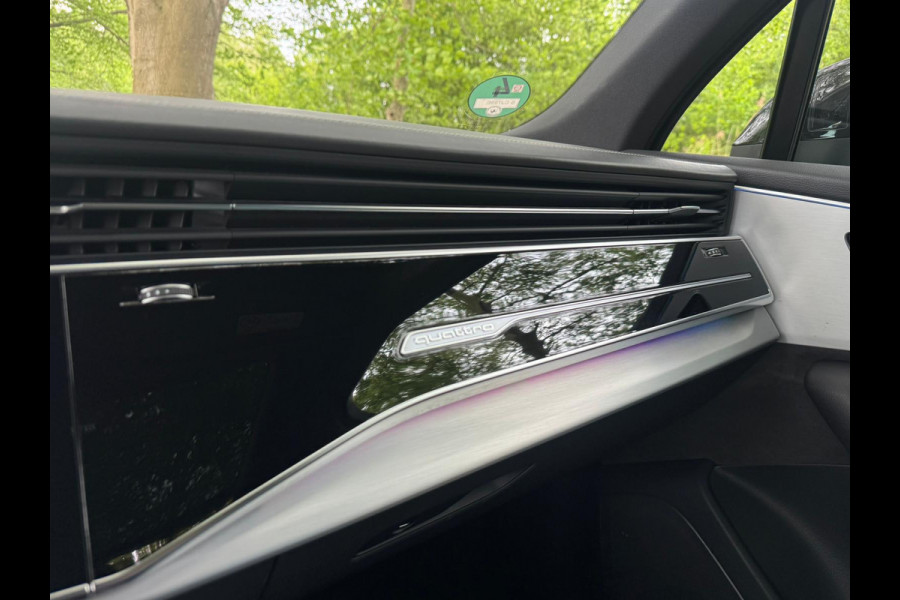 Audi Q7 55 TFSI e quattro|SLine|Panorama|NightVis|22"|Trekhaak|Dealer