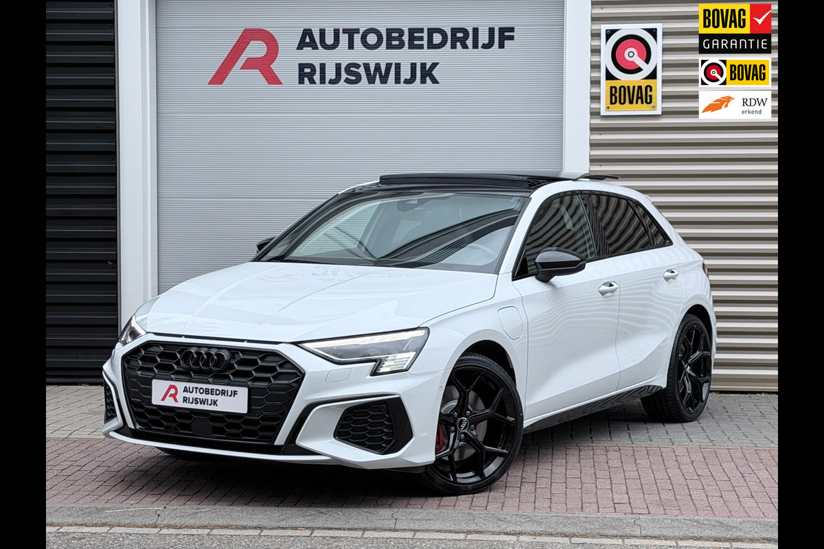 Audi A3 Sportback 45 TFSI e S edition Competition Pano/Sfeer/Camera