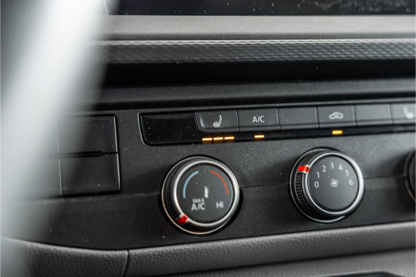 Volkswagen Transporter T6.1 2.0 TDI 150 PK DSG L2H1 | BOTT Inrichting | Bi-Xenon | Camera | CarPlay | Navigatie | Stoelverwarming | Climate control | Cruise control | Dealer onderhouden | Nieuwe APK