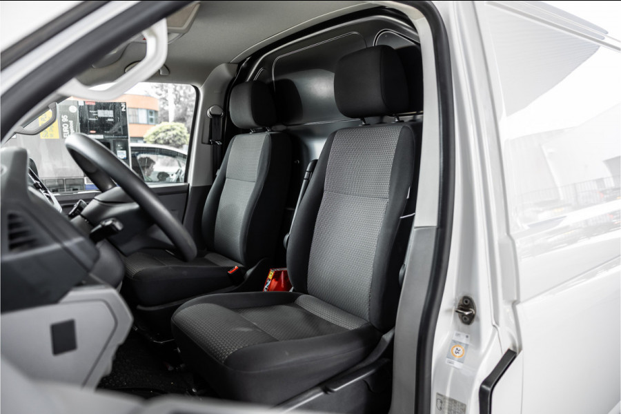 Volkswagen Transporter T6.1 2.0 TDI 150 PK DSG L2H1 | BOTT Inrichting | Bi-Xenon | Camera | CarPlay | Navigatie | Stoelverwarming | Climate control | Cruise control | Dealer onderhouden | Nieuwe APK
