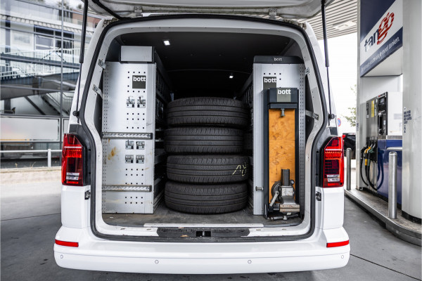 Volkswagen Transporter T6.1 2.0 TDI 150 PK DSG L2H1 | BOTT Inrichting | Bi-Xenon | Camera | CarPlay | Navigatie | Stoelverwarming | Climate control | Cruise control | Dealer onderhouden | Nieuwe APK