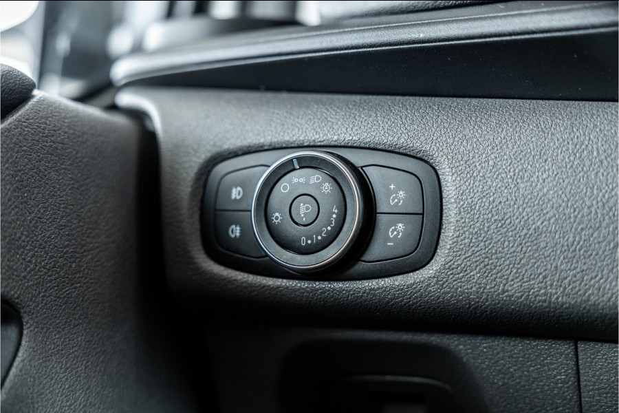 Ford Transit Custom 300 2.0 TDCI 170 PK L2H1 Limited DC | Bi-Xenon | ACC | L+R Schuifdeur | CarPlay | Camera | Stoelverwarming | Navigatie | Orig. NL Auto | 1e eigenaar | Nieuwe APK