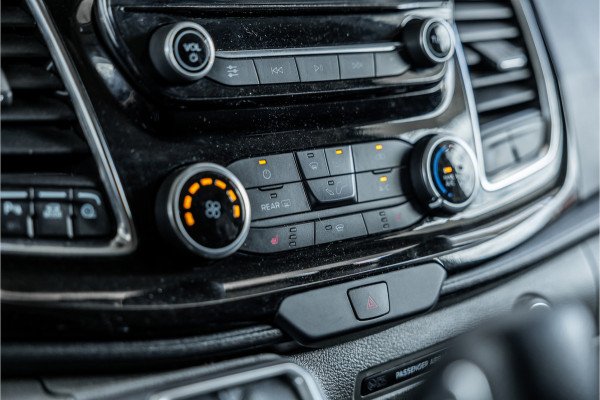 Ford Transit Custom 300 2.0 TDCI 170 PK L2H1 Limited DC | Bi-Xenon | ACC | L+R Schuifdeur | CarPlay | Camera | Stoelverwarming | Navigatie | Orig. NL Auto | 1e eigenaar | Nieuwe APK