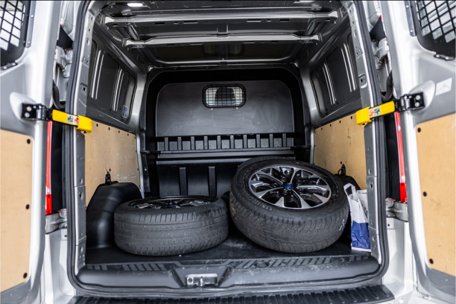 Ford Transit Custom 300 2.0 TDCI 170 PK L2H1 Limited DC | Bi-Xenon | ACC | L+R Schuifdeur | CarPlay | Camera | Stoelverwarming | Navigatie | Orig. NL Auto | 1e eigenaar | Nieuwe APK