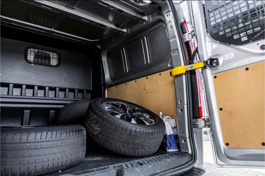 Ford Transit Custom 300 2.0 TDCI 170 PK L2H1 Limited DC | Bi-Xenon | ACC | L+R Schuifdeur | CarPlay | Camera | Stoelverwarming | Navigatie | Orig. NL Auto | 1e eigenaar | Nieuwe APK