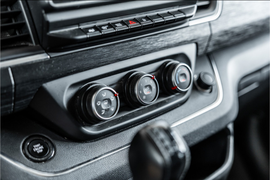 Renault Trafic 2.0 dCi 150 PK DC | Dubbel cabine | 6-Zitter | L+R Schuifdeur | Camera | Trekhaak | CarPlay | Navigatie | Nieuwe APK